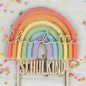 Preview: Schulkind Cake Topper Kuchenaufsatz Tortenstecker Regenbogen Einschulung aus Holz und Acryl mit Name